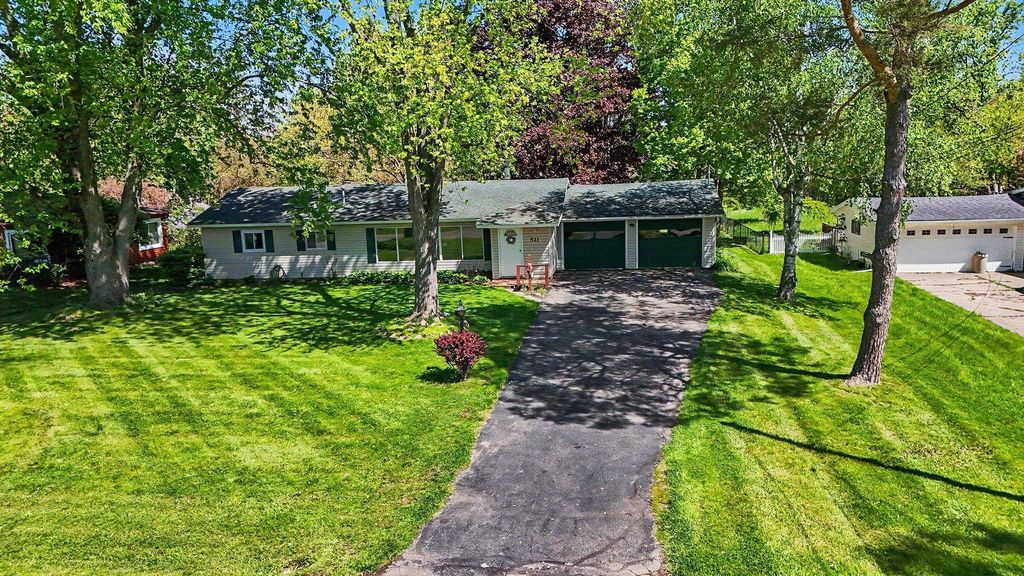 521 Rust Park Drive, Grand Blanc, MI 48439