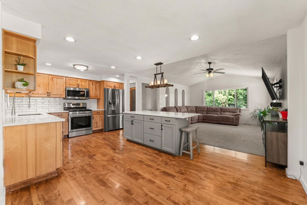 9427 N Riverside Park Dr, Nine Mile Falls, WA 99026 photo 5