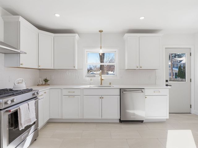 47 Hale St, Leominster, MA 01453