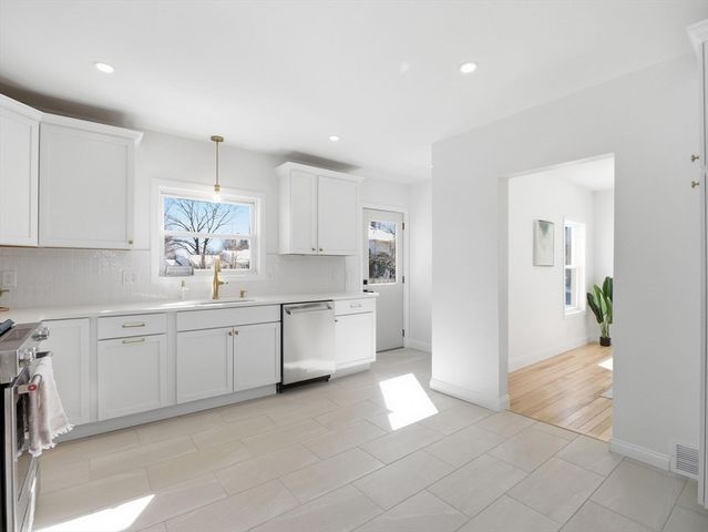 47 Hale St, Leominster, MA 01453