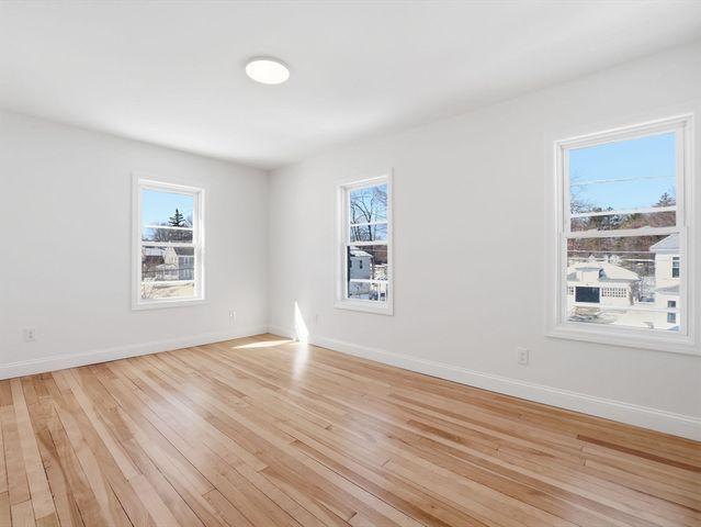 47 Hale St, Leominster, MA 01453