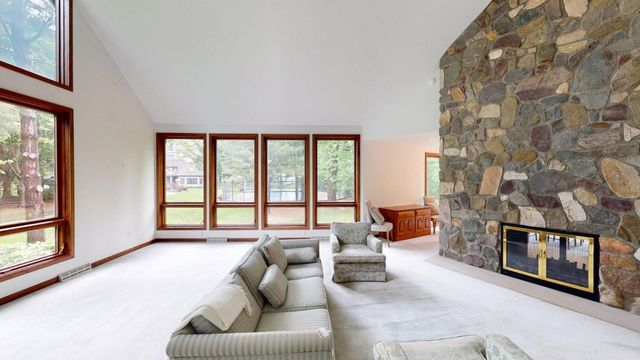 251 WOLF POINT Drive, Erie, PA 16505