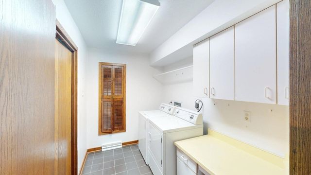 251 WOLF POINT Drive, Erie, PA 16505