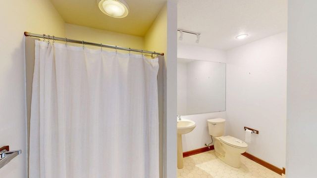 251 WOLF POINT Drive, Erie, PA 16505