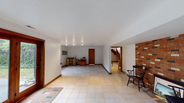 251 WOLF POINT Drive, Erie, PA 16505