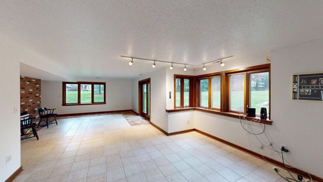 251 WOLF POINT Drive, Erie, PA 16505