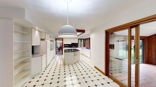 251 WOLF POINT Drive, Erie, PA 16505