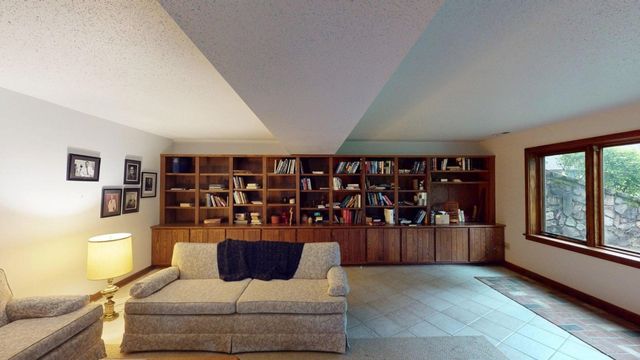 251 WOLF POINT Drive, Erie, PA 16505