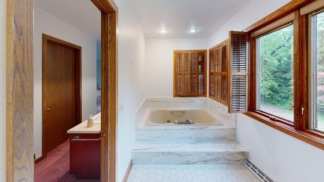 251 WOLF POINT Drive, Erie, PA 16505