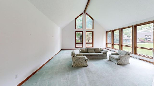 251 WOLF POINT Drive, Erie, PA 16505