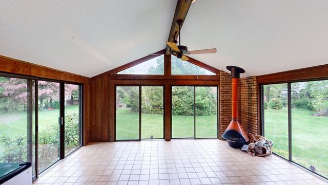 251 WOLF POINT Drive, Erie, PA 16505