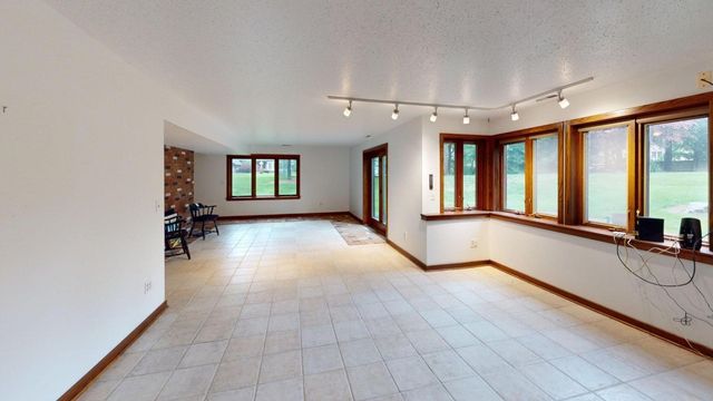 251 WOLF POINT Drive, Erie, PA 16505