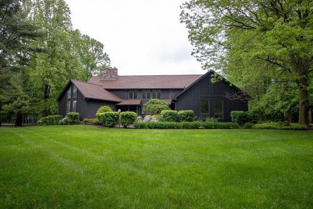 251 WOLF POINT Drive, Erie, PA 16505