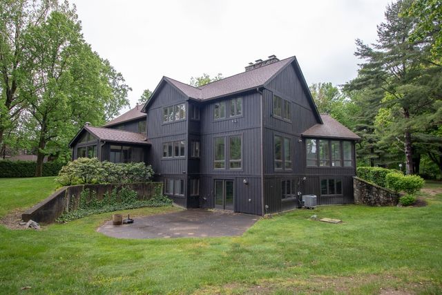 251 WOLF POINT Drive, Erie, PA 16505