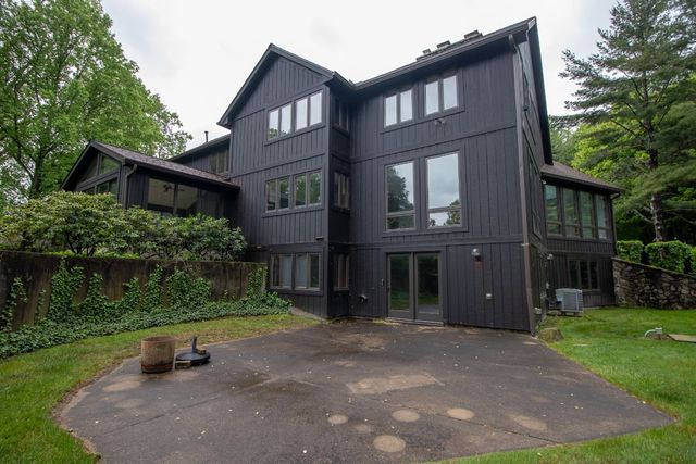 251 WOLF POINT Drive, Erie, PA 16505