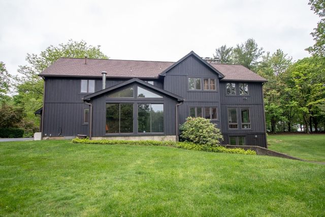 251 WOLF POINT Drive, Erie, PA 16505