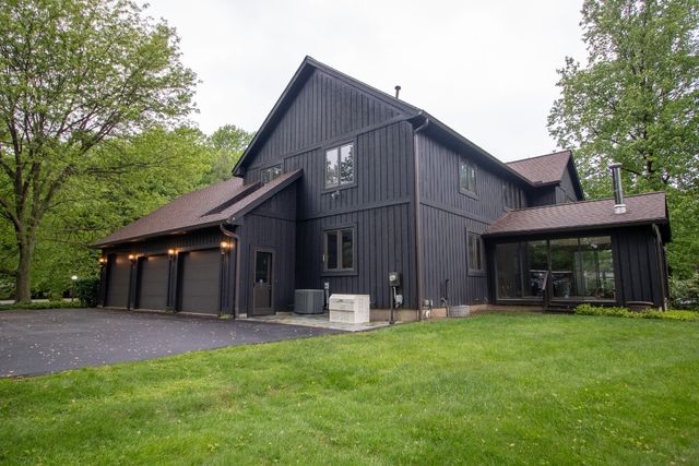 251 WOLF POINT Drive, Erie, PA 16505