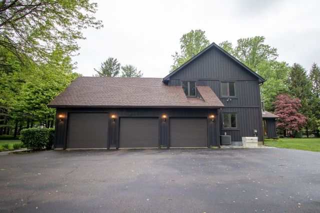 251 WOLF POINT Drive, Erie, PA 16505