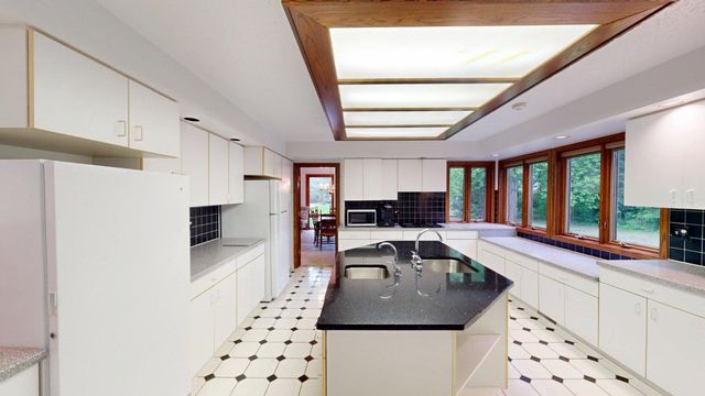 251 WOLF POINT Drive, Erie, PA 16505