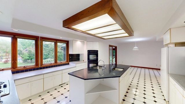 251 WOLF POINT Drive, Erie, PA 16505