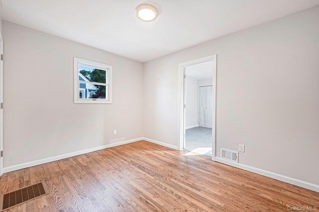 381 N Clinton Avenue, Lindenhurst, NY 11757