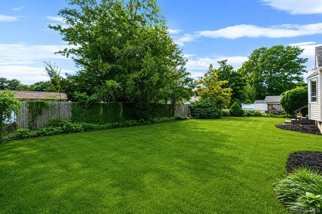 381 N Clinton Avenue, Lindenhurst, NY 11757