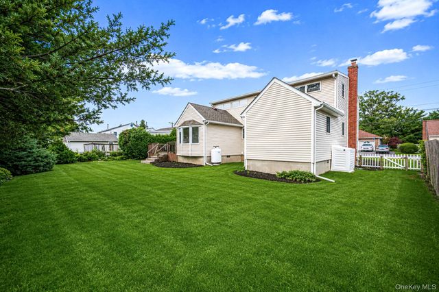 381 N Clinton Avenue, Lindenhurst, NY 11757