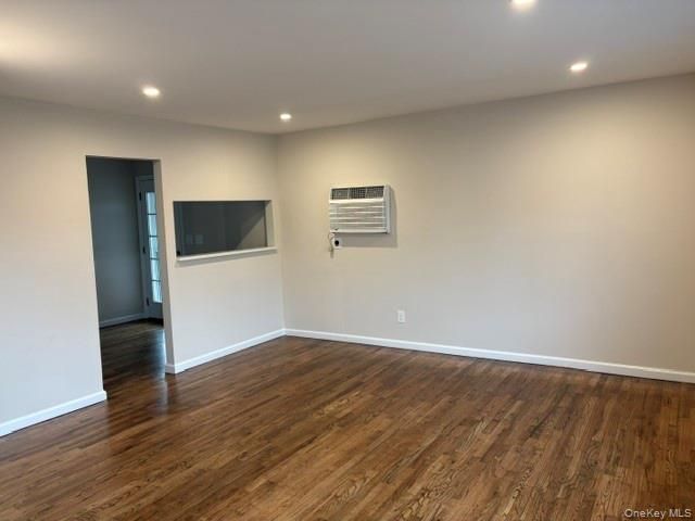 381 N Clinton Avenue, Lindenhurst, NY 11757