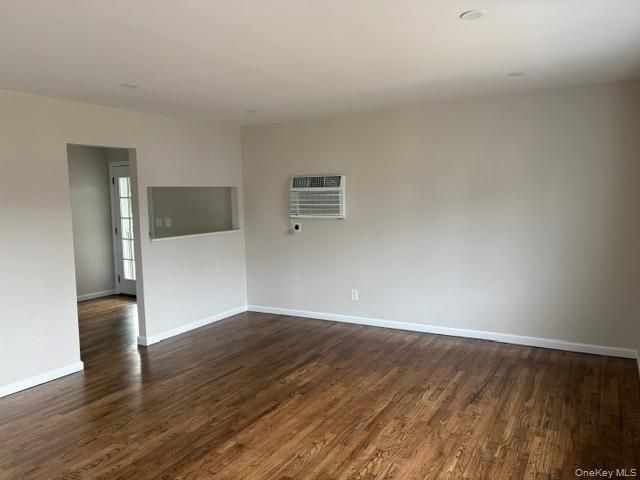 381 N Clinton Avenue, Lindenhurst, NY 11757