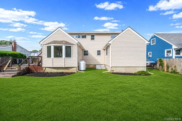 381 N Clinton Avenue, Lindenhurst, NY 11757