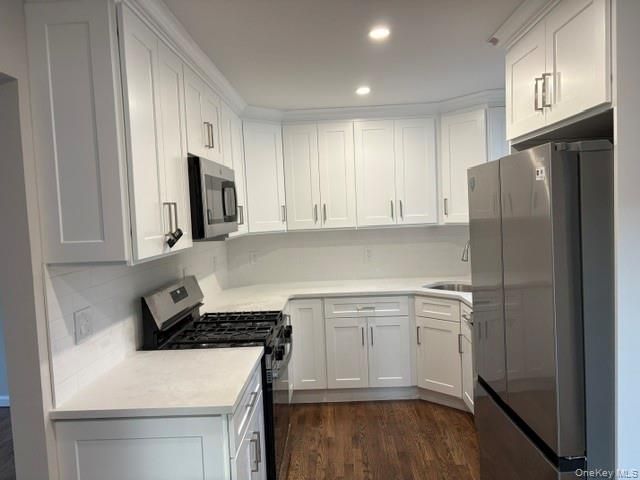 381 N Clinton Avenue, Lindenhurst, NY 11757