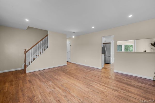 381 N Clinton Avenue, Lindenhurst, NY 11757