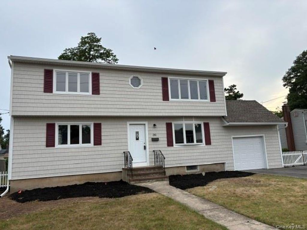 381 N Clinton Avenue, Lindenhurst, NY 11757