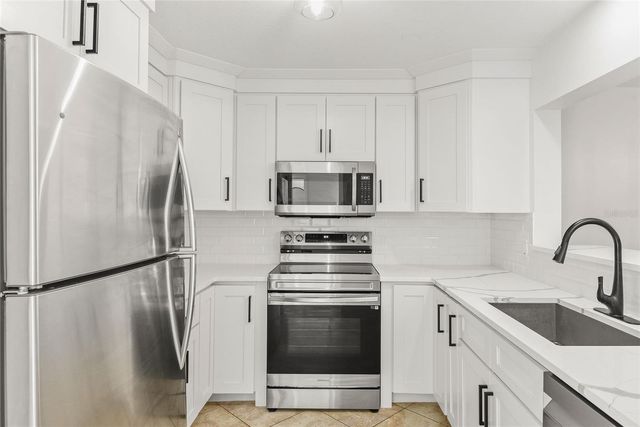 1933 SAINT ANDREWS PLACE 1933, Longwood, FL 32779