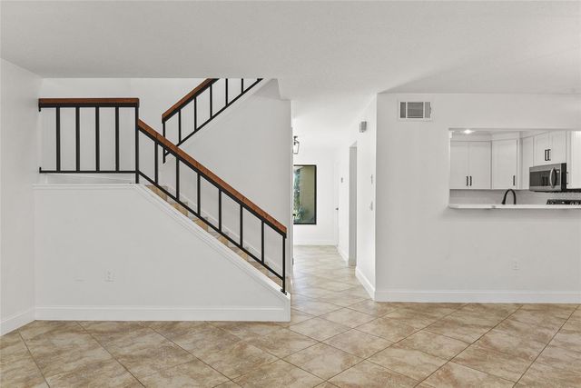 1933 SAINT ANDREWS PLACE 1933, Longwood, FL 32779