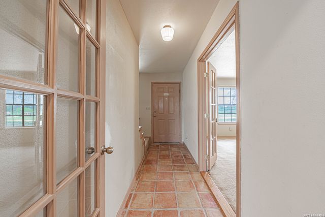 1271 County Road 119, Floresville, TX 78114