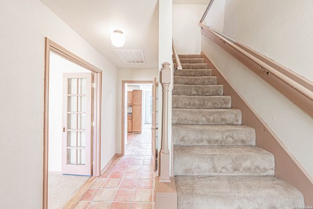 1271 County Road 119, Floresville, TX 78114