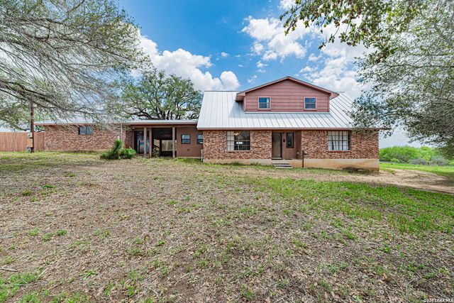 1271 County Road 119, Floresville, TX 78114
