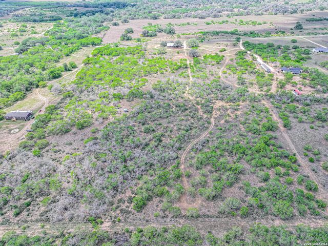 1271 County Road 119, Floresville, TX 78114