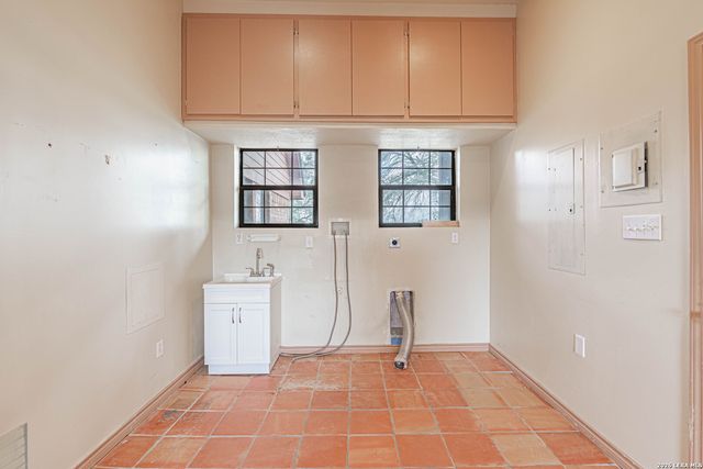 1271 County Road 119, Floresville, TX 78114