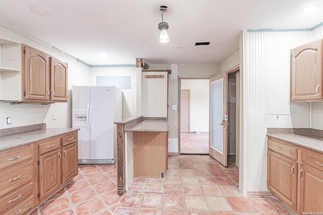 1271 County Road 119, Floresville, TX 78114