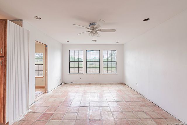 1271 County Road 119, Floresville, TX 78114