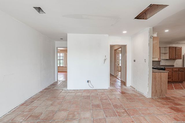 1271 County Road 119, Floresville, TX 78114