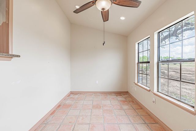 1271 County Road 119, Floresville, TX 78114
