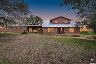 1271 County Road 119, Floresville, TX 78114