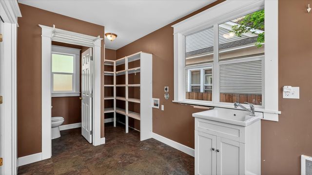 1127 W Fairview Ave, Spokane, WA 99205