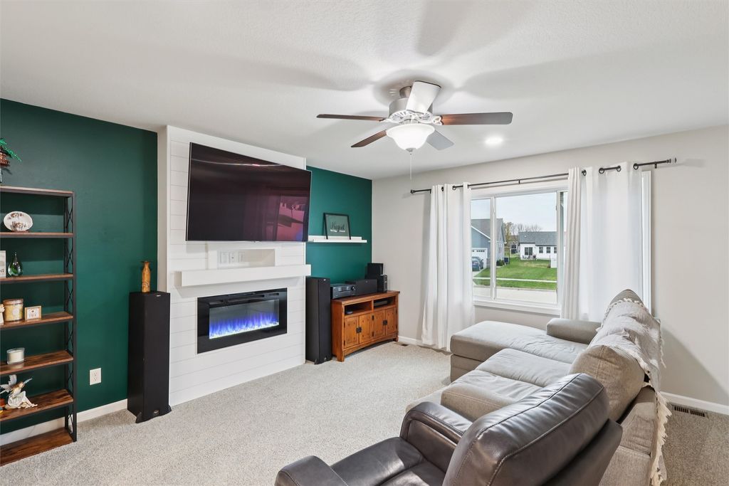 2812 NW 23rd Street, Ankeny, IA 50023