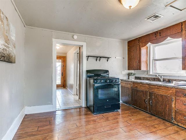 521 N 11th Street, Guthrie, OK 73044