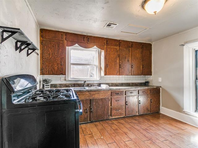 521 N 11th Street, Guthrie, OK 73044