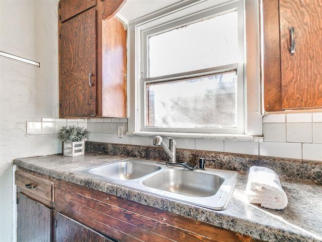 521 N 11th Street, Guthrie, OK 73044